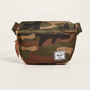 Herschel Fifteen Fanny Pack/belt bag in woodland camo